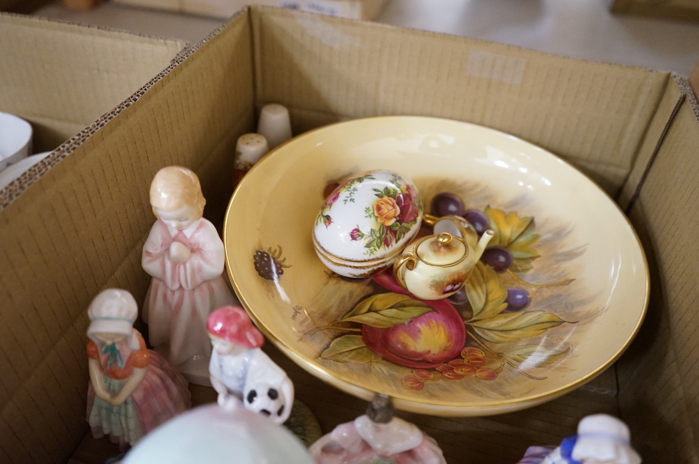 A collection of mixed ceramics to include Doulton figures, set of six Royal Albert old country roses cups and Spode plates